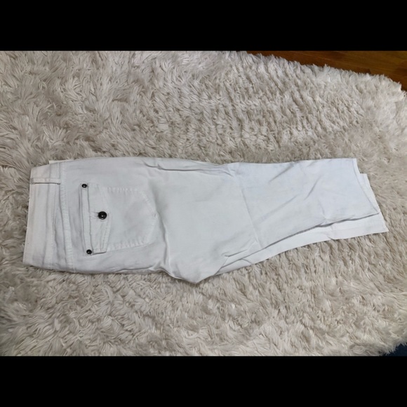 Elle Paris New York Tokyo 2 buttonwhite crop Capri jeans. Flap pickets!❤️❤️ - Picture 9 of 11